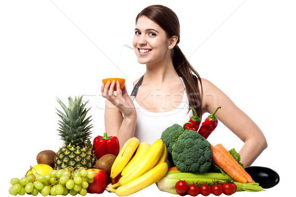 Bastante menina suco de laranja palha mulher frutas Foto stock © stockyimages