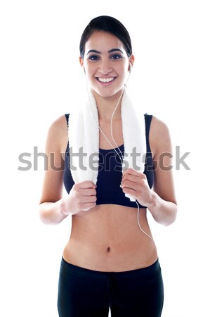 Dopasować kobieta słuchanie muzyki ręcznik około Zdjęcia stock © stockyimages