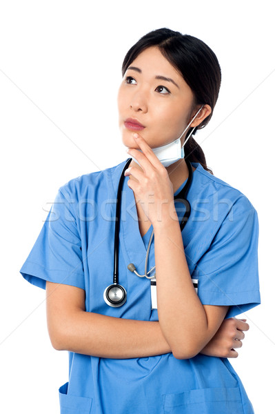 Kadın cerrah düşünme bir şey bayan doktor Stok fotoğraf © stockyimages