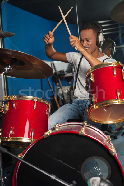 Vrolijk muzikant spelen drums trommelaar studio Stockfoto © stockyimages