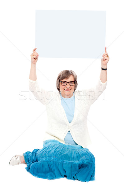 ülő képviselő mutat fehér óriásplakát tart Stock fotó © stockyimages