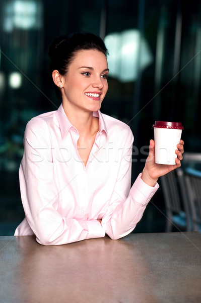 女子 上訴 服務員 漂亮的女人 享受 冷 商業照片 © stockyimages