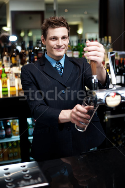 Barkeeper Erzeugnis Cocktail Wein Mann Hintergrund Stock foto © stockyimages