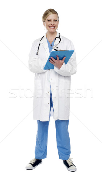 Femeie medic scris reteta portret Imagine de stoc © stockyimages