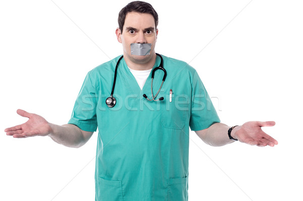 不 負責 男醫生 口 覆蓋 商業照片 © stockyimages