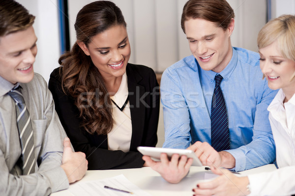 Business team vier genieten werk team vriendelijk Stockfoto © stockyimages