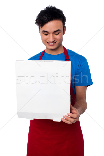 Jóvenes chef mirando delicioso pizza sonriendo Foto stock © stockyimages