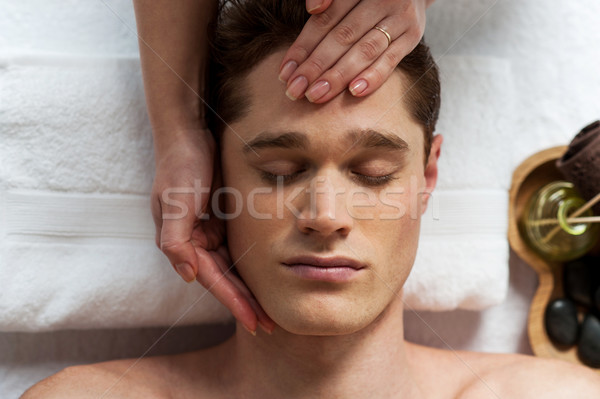 Junger Mann Spa-Behandlung Mann Massage Schönheit Gesicht Stock foto © stockyimages