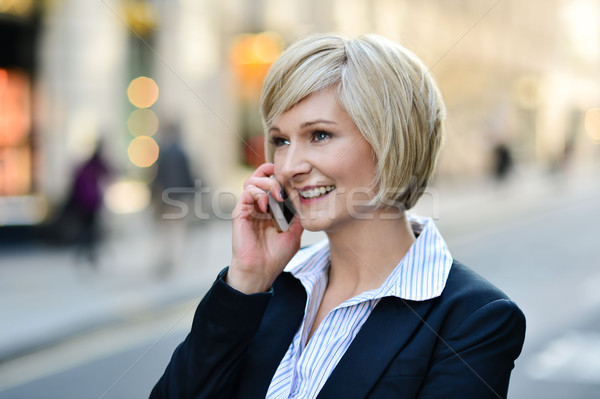 企業 女性 ビジネス コール 女性実業家 携帯電話 ストックフォト © stockyimages