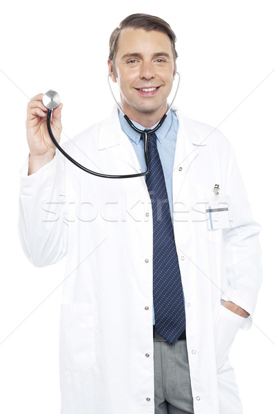Düzenli genç doktor poz stetoskop adam Stok fotoğraf © stockyimages
