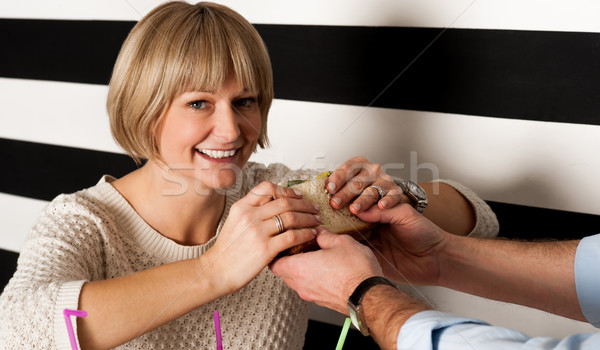 Pár ujjongás étel étkező élvezi vegetáriánus Stock fotó © stockyimages