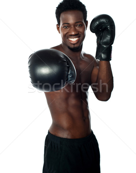 [[stock_photo]]: Torse · nu · africaine · boxeur · prêt · sourire