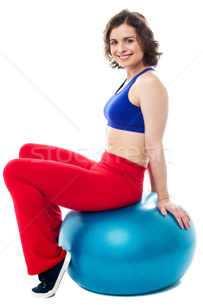 Mujer relajante grande ejercicio pelota entrenamiento Foto stock © stockyimages