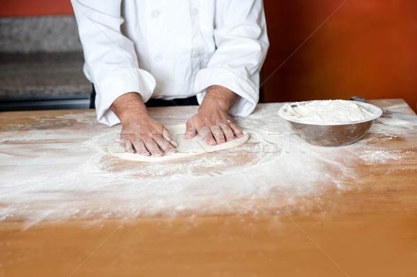 Bäcker Kneten Pizza Mann Küche arbeiten Stock foto © stockyimages