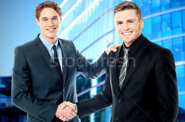 Business handdruk jonge knap zakenlieden Stockfoto © stockyimages