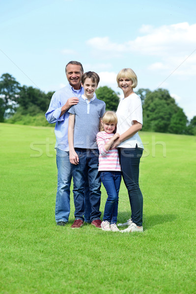 Aranyos család négy pózol kamerába mosolyog Stock fotó © stockyimages