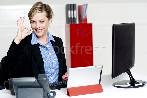 Feminino executivo excelente gesto senior Foto stock © stockyimages