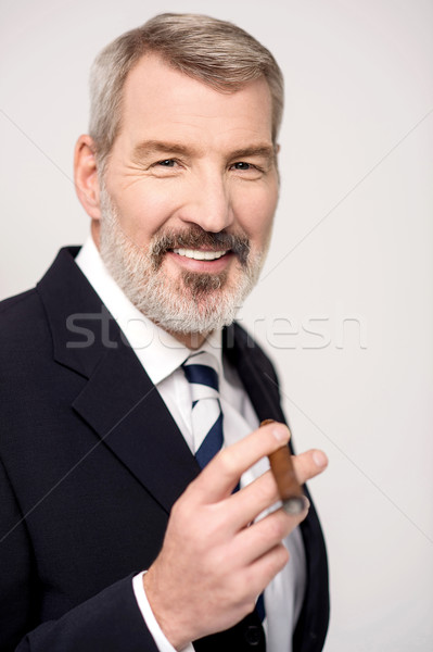 快樂 商人 雪茄 微笑 放鬆 商業照片 © stockyimages