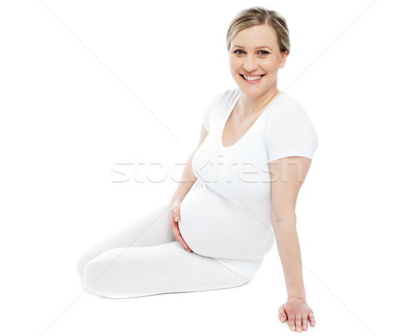 Studio portret femeie gravida alb izolat copil Imagine de stoc © stockyimages