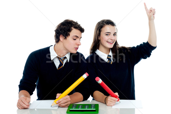 Iskolás fiú lányok válasz lap kéz felfelé Stock fotó © stockyimages