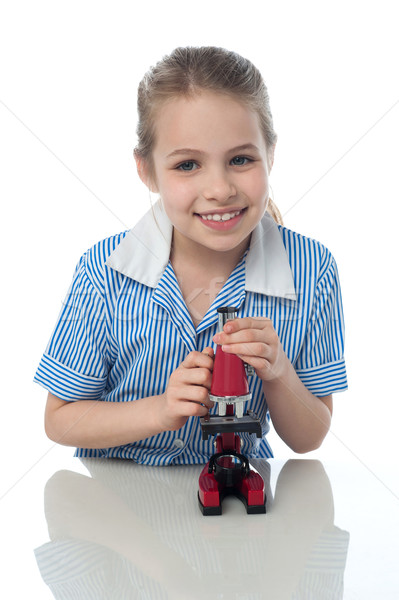 Stockfoto: Schoolmeisje · microscoop · lab · meisje · kind