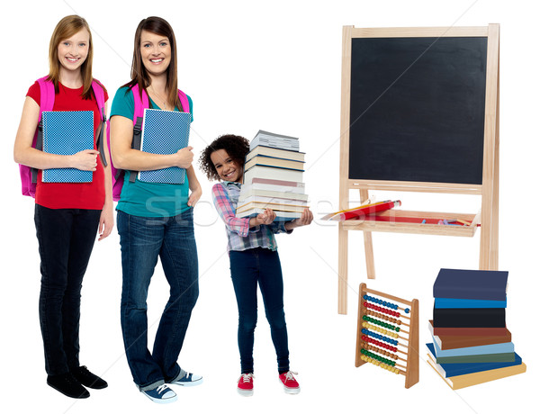 Glücklich Studenten stehen Klassenzimmer tragen Lehrbücher Stock foto © stockyimages