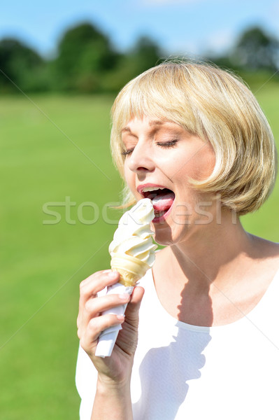 вот это да мороженым счастливым женщину еды Сток-фото © stockyimages