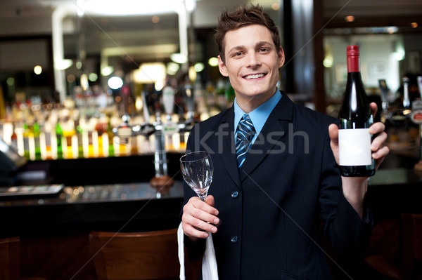 Heiter Executive posiert Flasche Wein Weinbar Stock foto © stockyimages