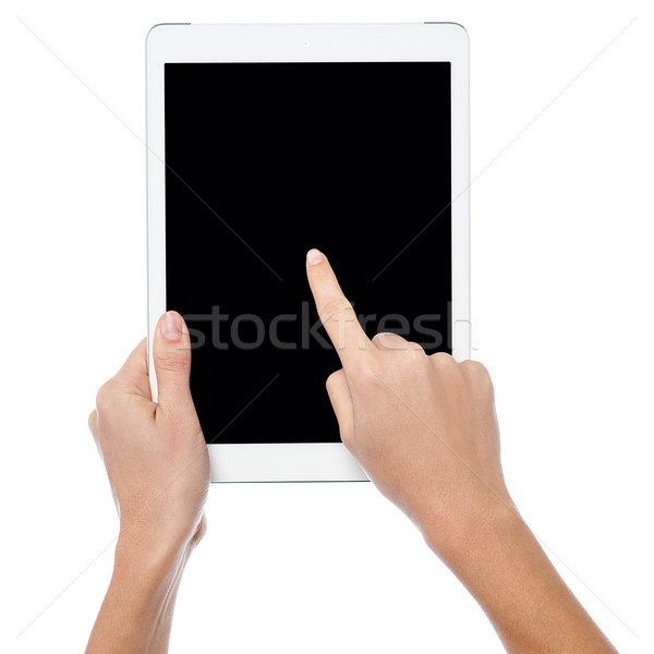Vinger tablet scherm wijzend handen technologie Stockfoto © stockyimages