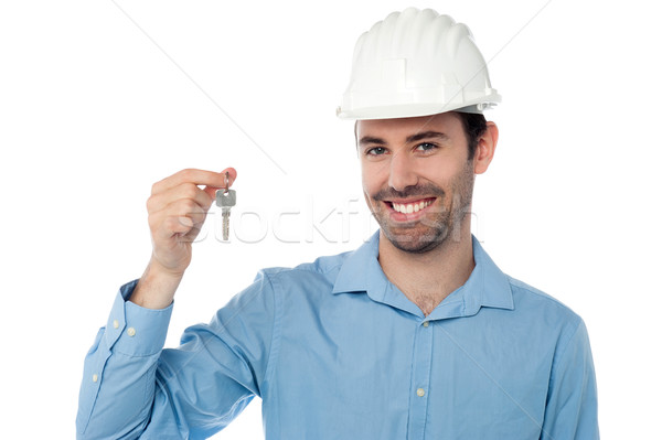 Mosolyog polgári mérnök tart kulcs derűs Stock fotó © stockyimages
