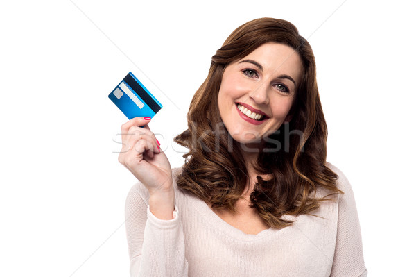 Stockfoto: Winkel · gemakkelijk · creditcard · gelukkig · glimlachende · vrouw · tonen