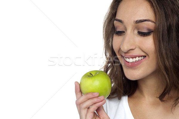 Morder mujer dieta disfrutar comida mirando Foto stock © stockyimages