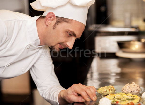 Satisfait chef plat prêt servi [[stock_photo]] © stockyimages