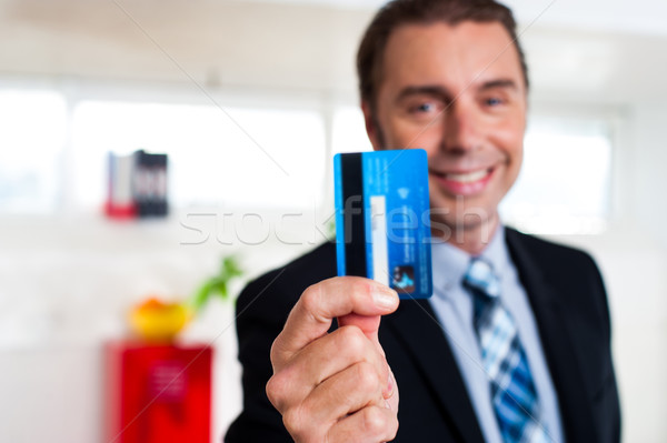 Wesoły biznesmen karty kredytowej Zdjęcia stock © stockyimages