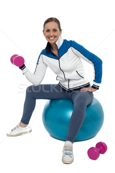 Fitt nő bicepsz testmozgás rózsaszín súlyzók Stock fotó © stockyimages