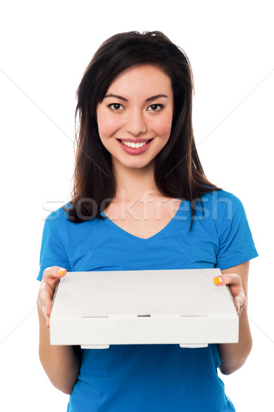 Bastante joven caja de pizza hermosa mujer sonriente Foto stock © stockyimages