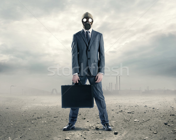 Zanieczyszczenia portret biznesmen maska walizkę garnitur Zdjęcia stock © stokkete