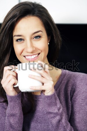 Portre güzel mutlu genç kadın fincan Stok fotoğraf © stokkete