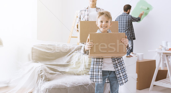 Mutlu aile yeni ev hareketli kutuları Stok fotoğraf © stokkete