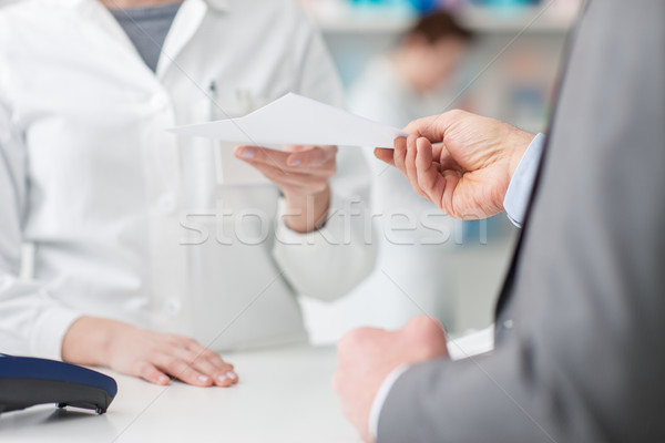 Foto stock: Homem · farmácia · masculino · cliente · prescrição · farmacêutico