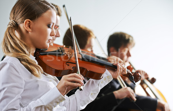 Klasszikus zene zenészek koncert gyönyörű női hegedűművész Stock fotó © stokkete