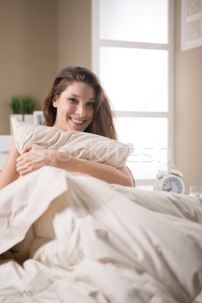 édes reggel ébren fiatal nő átkarol párna Stock fotó © stokkete