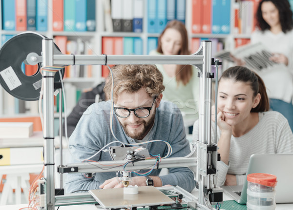 Foto stock: Estudantes · 3D · impressora · masculino · feminino · engenharia