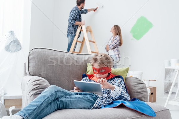 Szuperhős tabletta otthon átalakítás család ház Stock fotó © stokkete