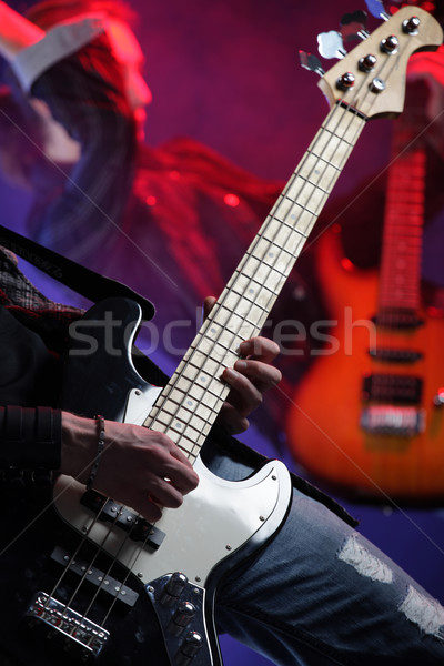 Stâncă muzicieni joc trăi concert asemanator Imagine de stoc © stokkete