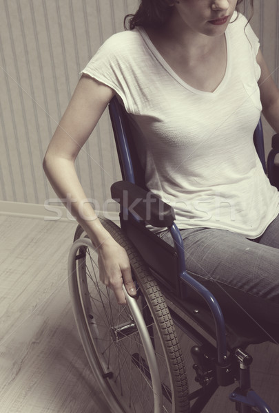 Femme séance fauteuil roulant fille patient Photo stock © stokkete