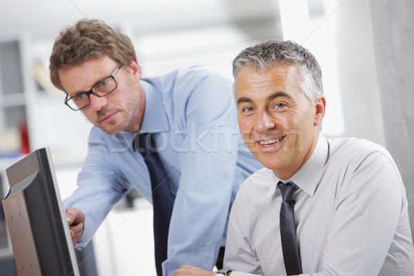 Pessoas de negócios reunião dois escritório computador internet Foto stock © stokkete