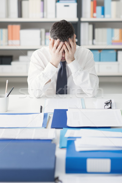 Stresszes állás hangsúlyos kimerült férfi dolgozik Stock fotó © stokkete