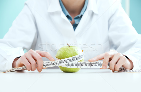 Dieta jovem feminino médico Foto stock © stokkete