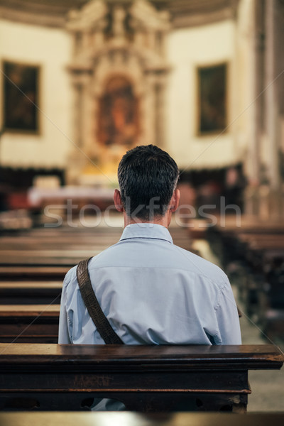Hombre sesión iglesia meditando fe religión Foto stock © stokkete